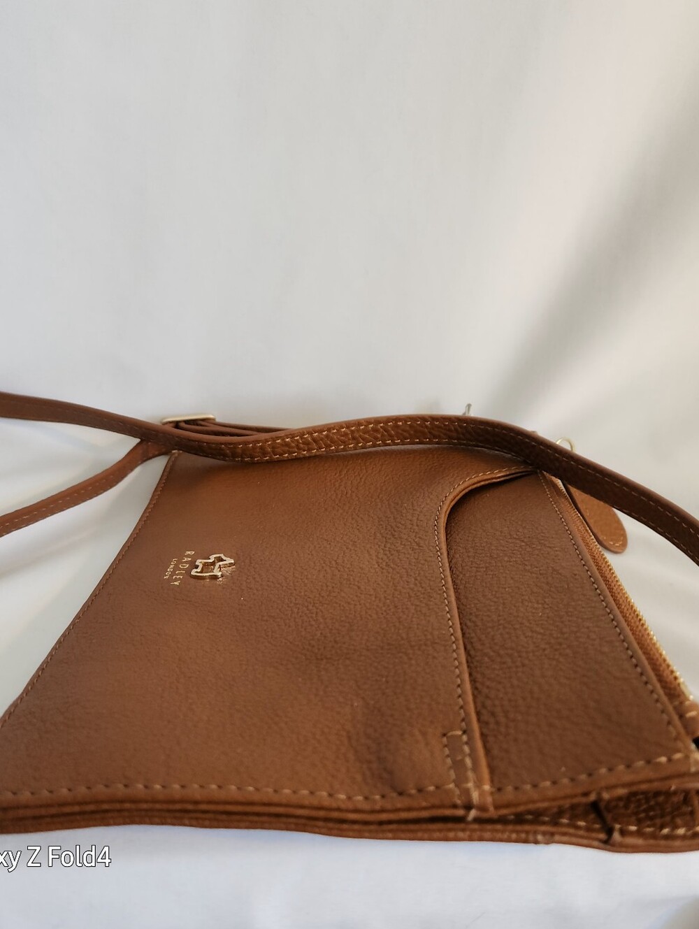 RADLEY LONDON Tan Leather Crossbody Bag with Gold Hardware - Picture 10 of 11